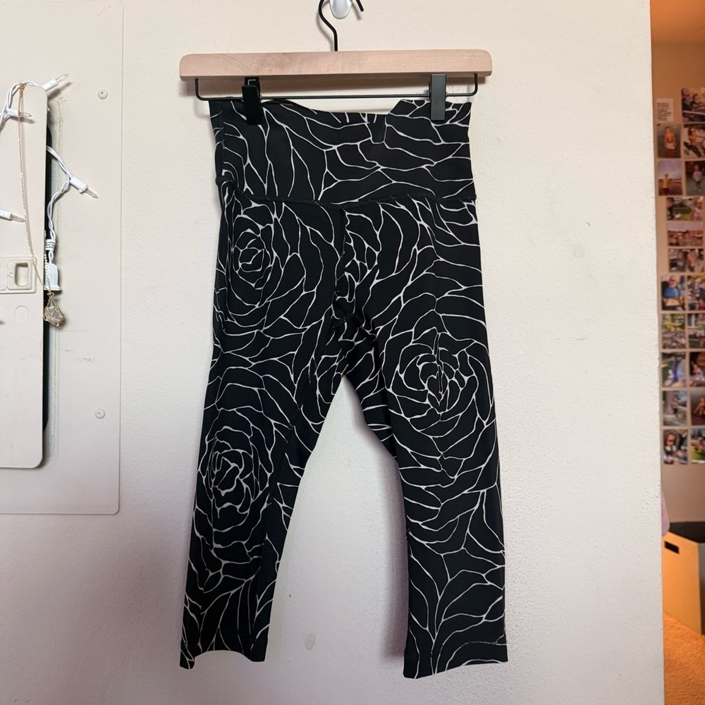 lululemon athletica Black and White Pattern Cropped Leggings